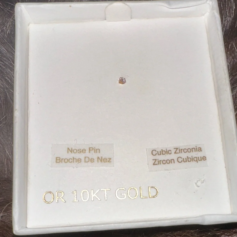 10KT Gold Cubic Zirconia Nose Pin - Picture 1 of 2
